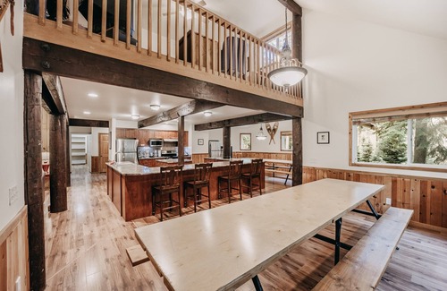 Warnick Cabin | Spacious Mt Baker Lodging Cabin #3 with Great Amenities