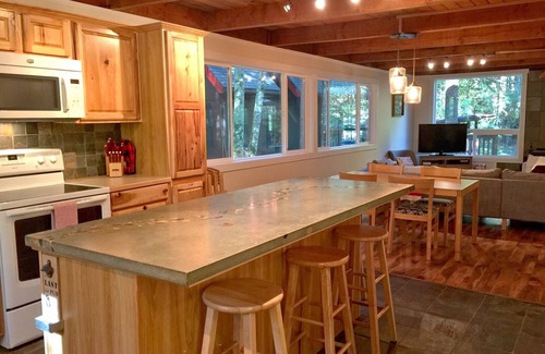 Glacier House | Spacious Mt. Baker Lodging Cabin 66 - Ideal for Families!