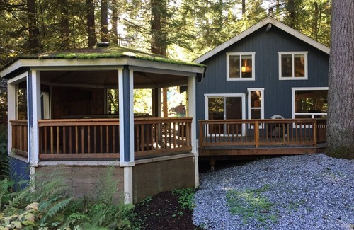 Glacier House | Spacious Mt. Baker Lodging Cabin 66 - Ideal for Families!