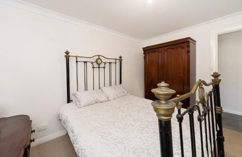 Mount Barker House | Pet-Friendly Retreat at Mt Barker Nina's Cottage - 4 Stars
