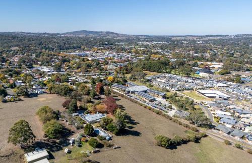 Mount Barker House | Pet-Friendly Retreat at Mt Barker Nina's Cottage - 4 Stars