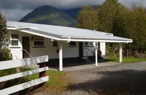 Fox Glacier Hotel | Scenic Mt Cook View Motel with Breakfast & Family Amenities