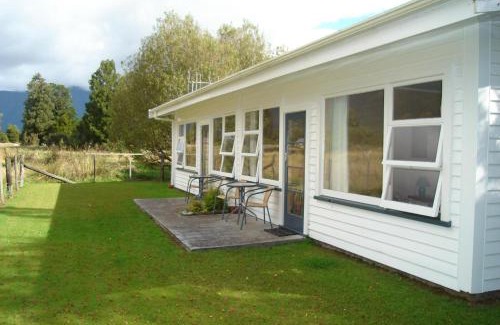 Fox Glacier Hotel | Scenic Mt Cook View Motel with Breakfast & Family Amenities
