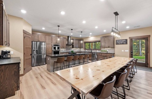 Lead Cabin | Ideal Family Retreat at Mt Ever-Rest with Pool Access