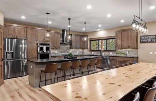 Lead Cabin | Ideal Family Retreat at Mt Ever-Rest with Pool Access