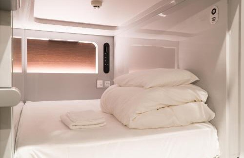 Fujikawaguchiko Hotel | Experience Mt.Fuji Cabin & Lounge at Highland Station Inn