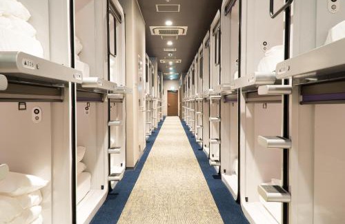 Fujikawaguchiko Hotel | Experience Mt.Fuji Cabin & Lounge at Highland Station Inn