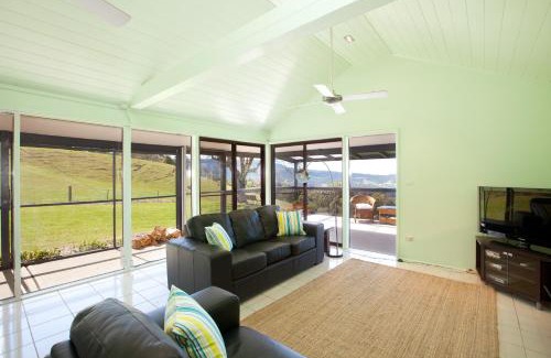 Broughton Vale House | Relaxing Mt Hay Retreat: Oceanfront with Private Pool