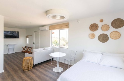 El Cajon House | Exceptional Mt Helix Studio Loft with Scenic Mountain Views