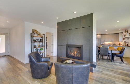 Underwood House | Modern Underwood Home with Deck & Mt Hood Views - 4 Star