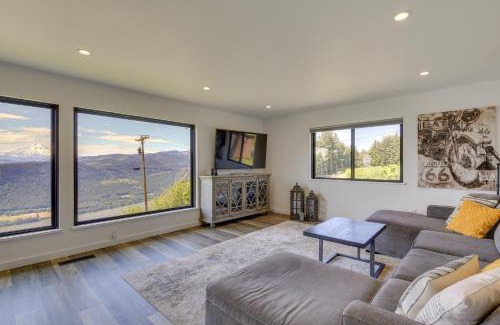 Underwood House | Modern Underwood Home with Deck & Mt Hood Views - 4 Star