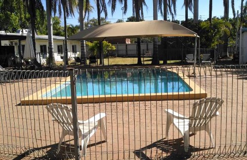Parkside Hotel | Affordable Mt Isa Irish Club Accommodation with Pool & Breakfast