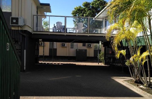 Parkside Hotel | Affordable Mt Isa Irish Club Accommodation with Pool & Breakfast