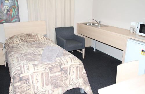 Parkside Hotel | Affordable Mt Isa Irish Club Accommodation with Pool & Breakfast