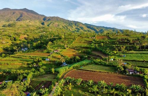 San Carlos City Villa | Discover Mt Kanlaon View: Pet-Friendly Canlaon Staycation