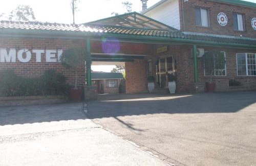 Mount Kuring-gai Hotel | Cozy Mt Kuring-Gai Motel with Breakfast & Family Amenities