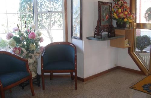 Mount Kuring-gai Hotel | Cozy Mt Kuring-Gai Motel with Breakfast & Family Amenities