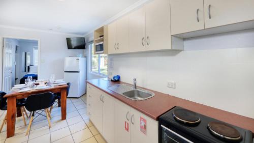 Mount Larcom Resort | Pet-Friendly Retreat at Mt Larcom Tourist Park - 9/10 Rating