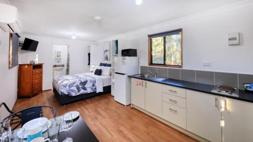 Mount Larcom Resort | Pet-Friendly Retreat at Mt Larcom Tourist Park - 9/10 Rating