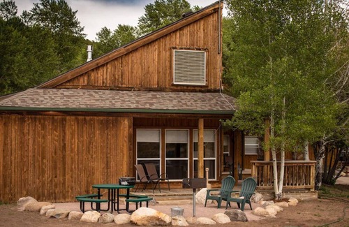 Salida Ski Chalet | Experience Mt. Massive Chalet: Guest Rated 9.6/10 & Pet Friendly