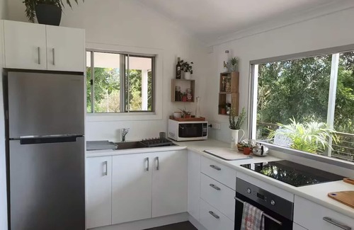 Mount Morgan House | Mt Morgan Hillside Cottage