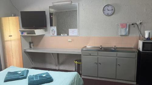 Horse Creek Hotel | Mt Morgan Motel & Van Park