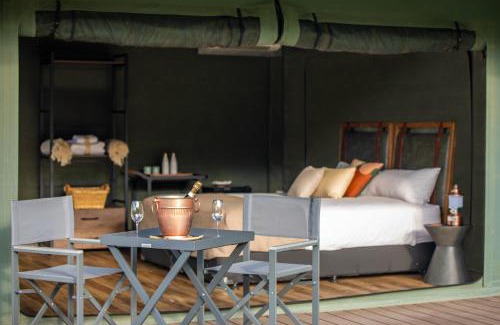 Mount Mulligan Hotel | Experience Mt Mulligan Lodge: 5-Star Stay with Pool & Breakfast