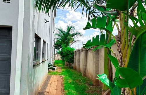 Mazowe House | Highly Rated Mt Pleasant Holiday Villa with Breakfast Included