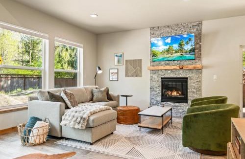 Paradise Estates House | Mt Rainier Retreat Private Hot Tub Firepit