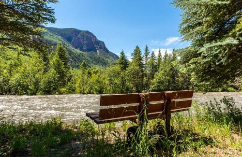 Carbondale House | Eco-Friendly Mt. Sopris Cabin with Hot Tub & Perfect Reviews