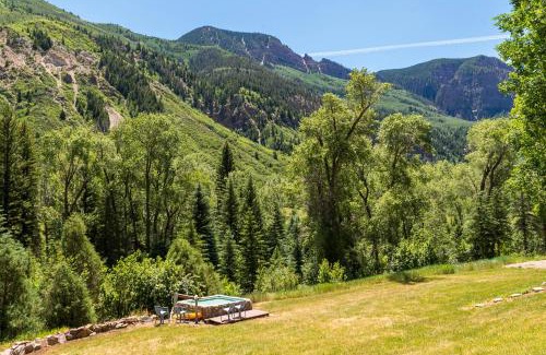 Carbondale House | Eco-Friendly Mt. Sopris Cabin with Hot Tub & Perfect Reviews