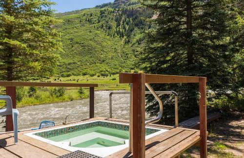 Carbondale House | Eco-Friendly Mt. Sopris Cabin with Hot Tub & Perfect Reviews