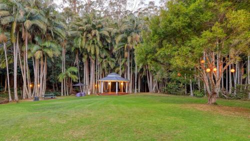 North Tamborine House | Guest Rated 9/10: Mt Tamborine Stonehaven Boutique Hotel