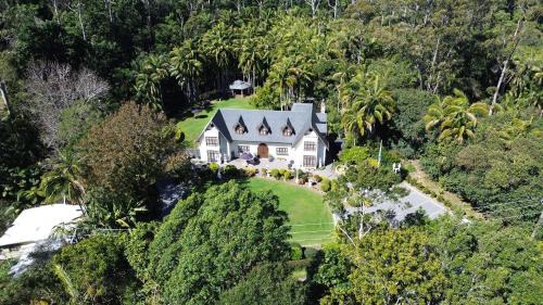 North Tamborine House | Guest Rated 9/10: Mt Tamborine Stonehaven Boutique Hotel