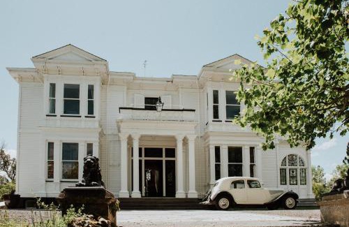 Waipukurau Villa | Experience Mt Vernon Villa: Oceanfront Bliss Awaits You
