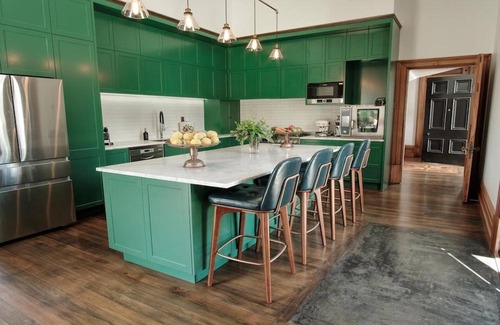 Waipukurau House | Explore Mt Vernon Villa: Family-Friendly with Pool & Kitchen