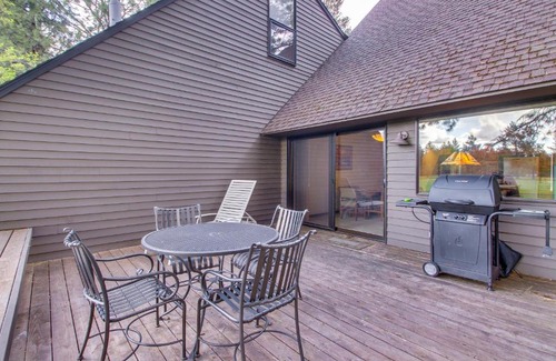 Overlook Park Hotel | Comfortable Mt View 7: Experience Sunriver's Pool & Hot Tub
