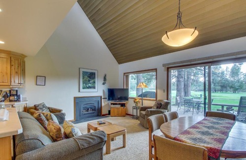 Overlook Park Hotel | Comfortable Mt View 7: Experience Sunriver's Pool & Hot Tub