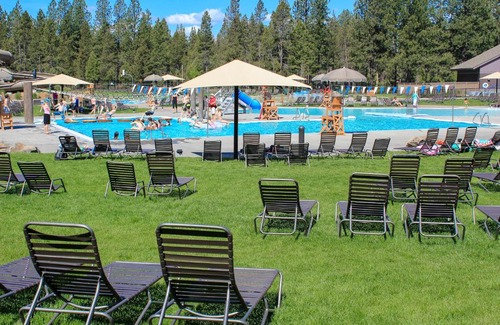 Overlook Park House | Discover Mt View Lane 7: Family-Friendly with Pool & Hot Tub