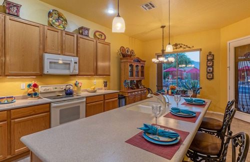 Gold Canyon House | Gold Canyon Retreat: Scenic Mountain Views & Top Amenities