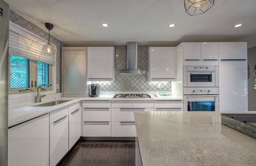 Mount Washington House | Mt Washington Oasis: Minutes from Stadiums with Hot Tub