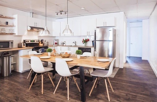 Plateau Mont Royal Apartment | MTLVR #09 | Enjoy Game Nights with Friends & Breakfast