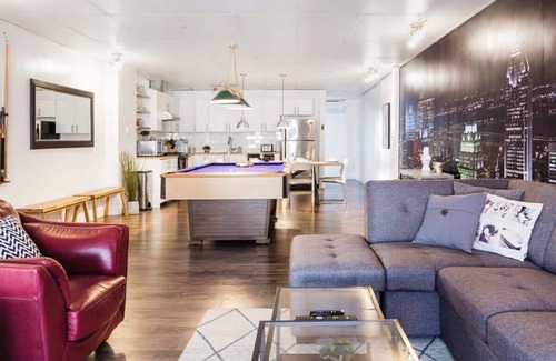 Plateau Mont Royal Apartment | MTLVR #09 | Enjoy Game Nights with Friends & Breakfast