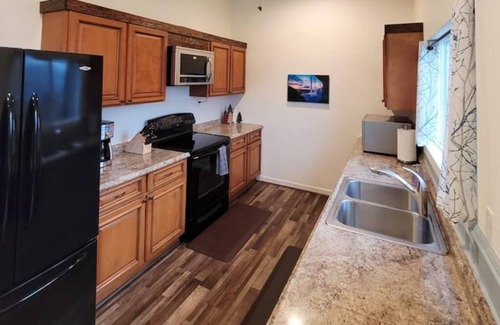 Monitor House | Unforgettable Mountain and River Views with Pool & Breakfast