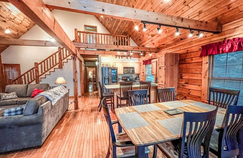 Bostic Cabin | Unforgettable MTN Cabin Getaway with Hot Tub & Scenic Views
