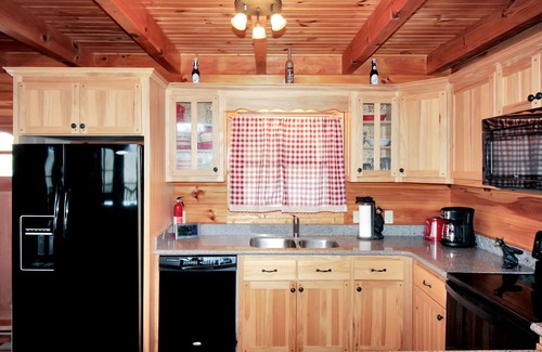 Vein Mountain Cabin | Scenic Mtn Cabin with Breakfast Near Asheville & Chimney Rock