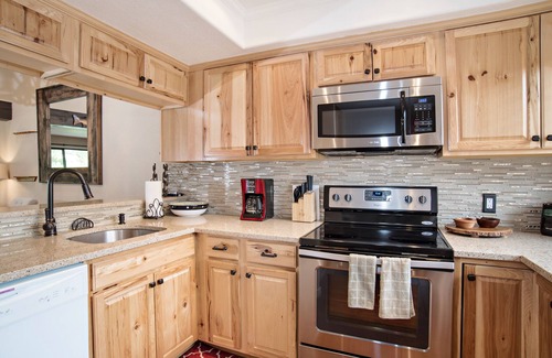 Carbondale Condo | Inviting MTN Condo: Fishing, Patio & BBQ, Near Aspen!