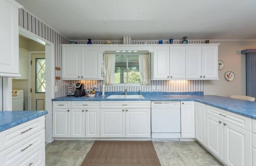 Burnsville House | Ideal Retreat Near Downtown Burnsville with EV Charger & WiFi