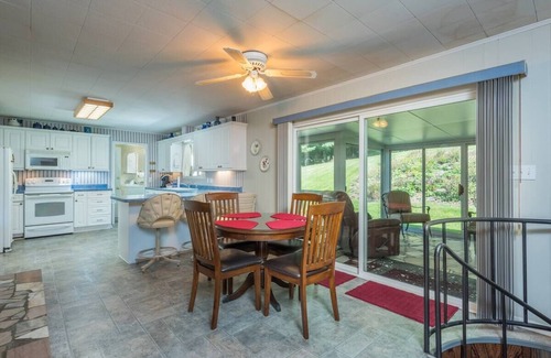 Burnsville House | Ideal Retreat Near Downtown Burnsville with EV Charger & WiFi