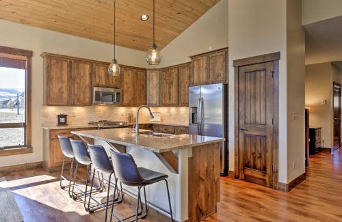 Grand Park House | Cozy Fraser Home with Hot Tub - Perfect for Ski Lovers!